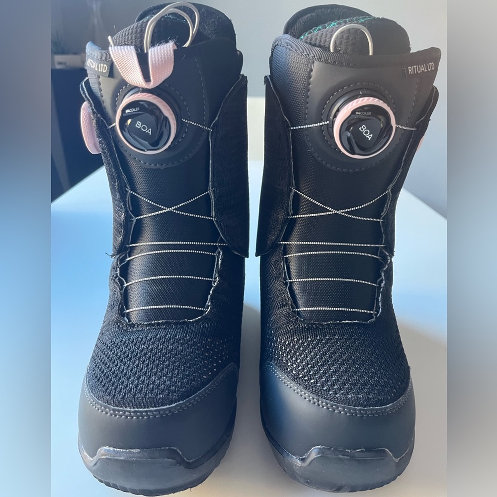 Burton Ritual Women’s Snowboard Boots Dark Gray & Pink Size 8